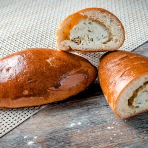 Пирожок печёный с капустой